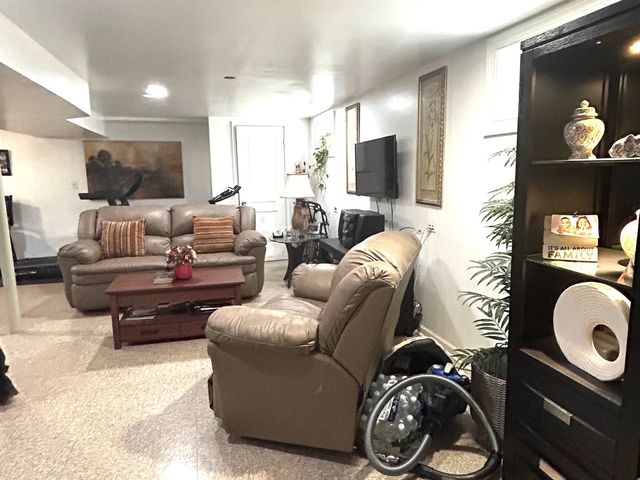 4626 S La Crosse Avenue, Chicago, IL 60638