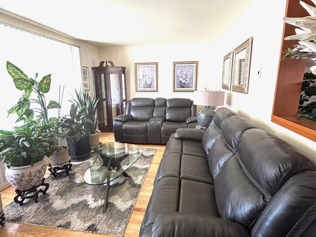 4626 S La Crosse Avenue, Chicago, IL 60638