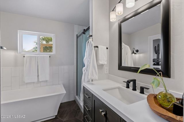 8440 N Romero Avenue, Tucson, AZ 85704