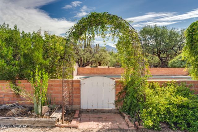 8440 N Romero Avenue, Tucson, AZ 85704