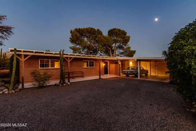 8440 N Romero Avenue, Tucson, AZ 85704