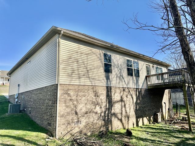250 Wagoners Way, Westmoreland, TN 37186