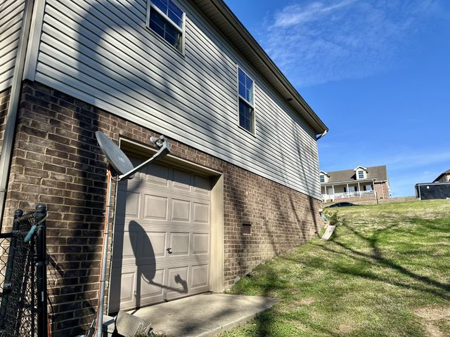 250 Wagoners Way, Westmoreland, TN 37186