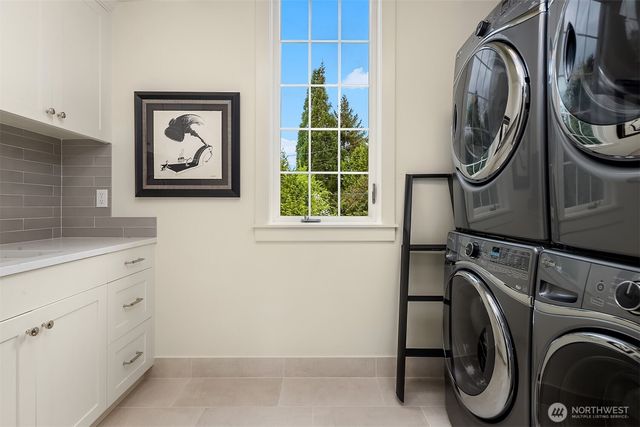 8105 Overlake Drive W, Medina, WA 98039