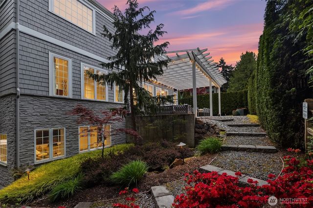 8105 Overlake Drive W, Medina, WA 98039