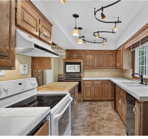 798 Torchwood Drive, New Brighton, MN 55112