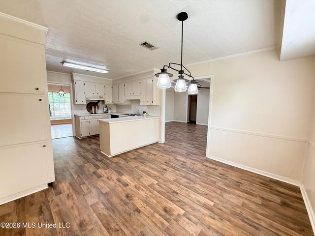 1202 Cliffdale Drive, Clinton, MS 39056