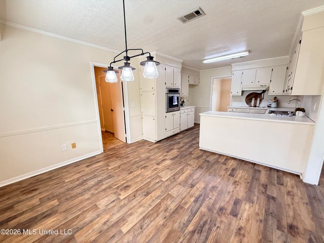 1202 Cliffdale Drive, Clinton, MS 39056
