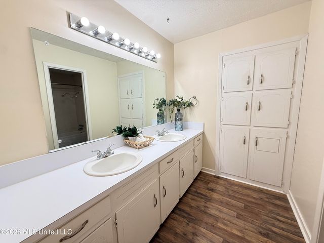 1202 Cliffdale Drive, Clinton, MS 39056