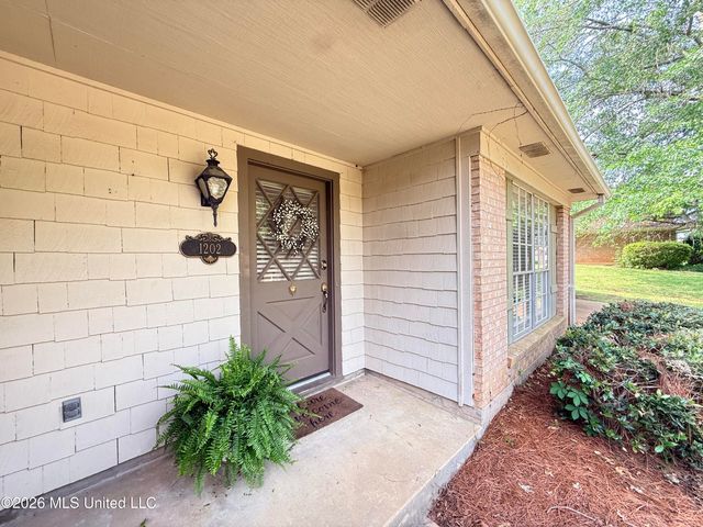 1202 Cliffdale Drive, Clinton, MS 39056