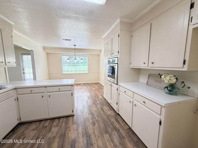 1202 Cliffdale Drive, Clinton, MS 39056
