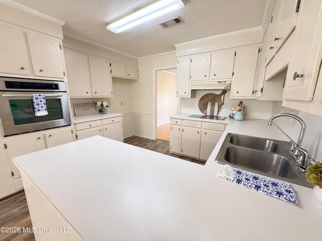 1202 Cliffdale Drive, Clinton, MS 39056