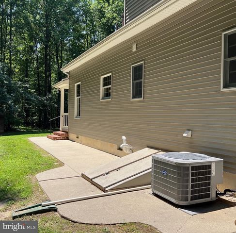 12 SOUTH DR, Pennsville, NJ 08070