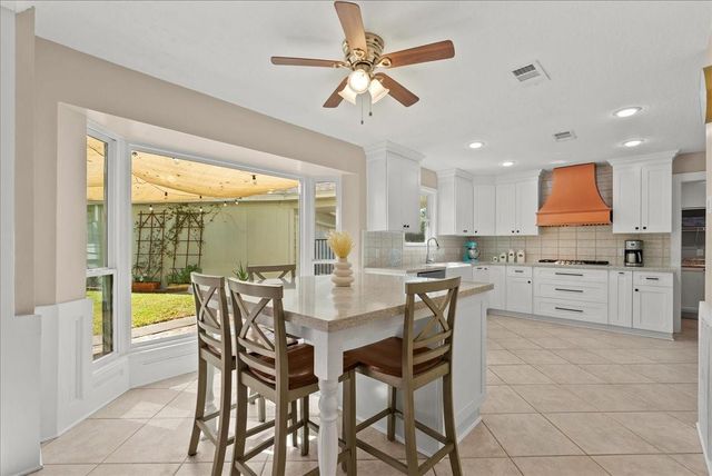 15710 Crestbrook Drive, Houston, TX 77059