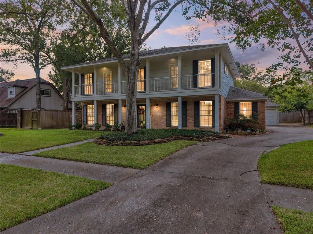 15710 Crestbrook Drive, Houston, TX 77059