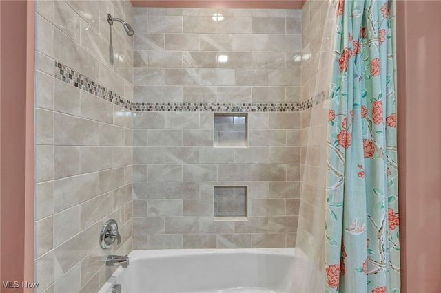 808 Buckingham Drive, Lagrange, OH 44050