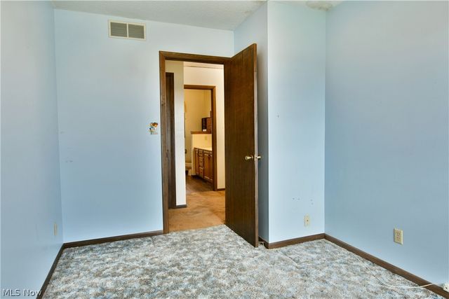 5321 Sodom Hutchings Road, Farmdale, OH 44417