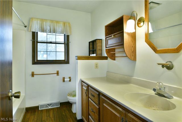 5321 Sodom Hutchings Road, Farmdale, OH 44417