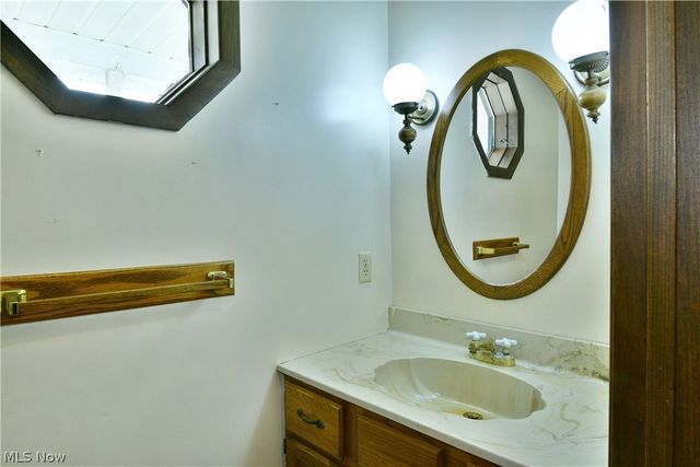 5321 Sodom Hutchings Road, Farmdale, OH 44417