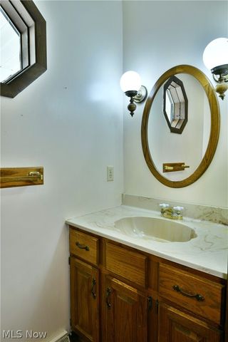 5321 Sodom Hutchings Road, Farmdale, OH 44417