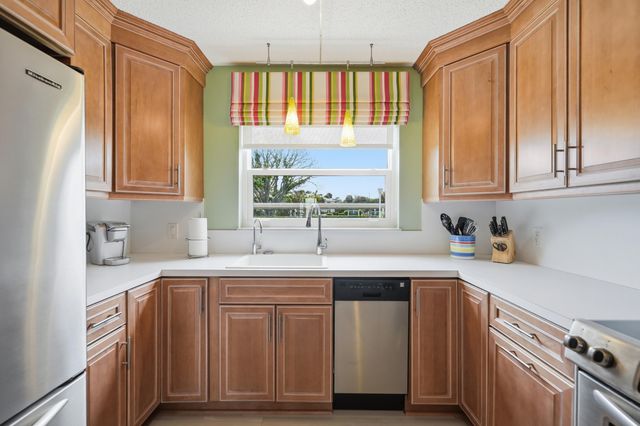 360 Grove Isle Circle, Vero Beach, FL 32962