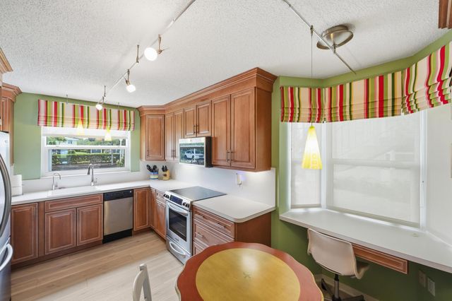 360 Grove Isle Circle, Vero Beach, FL 32962