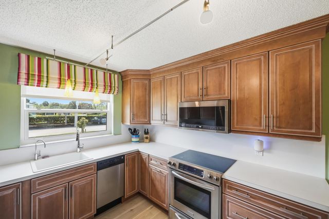 360 Grove Isle Circle, Vero Beach, FL 32962