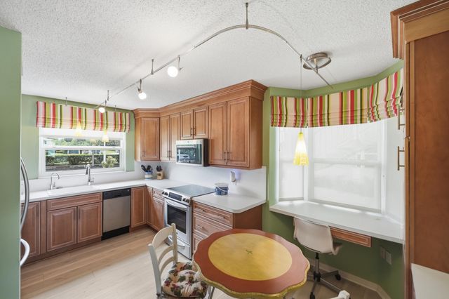360 Grove Isle Circle, Vero Beach, FL 32962