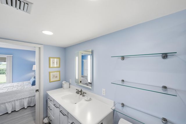 360 Grove Isle Circle, Vero Beach, FL 32962