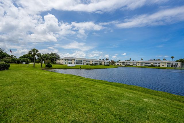 360 Grove Isle Circle, Vero Beach, FL 32962