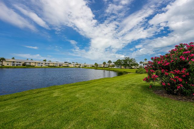 360 Grove Isle Circle, Vero Beach, FL 32962