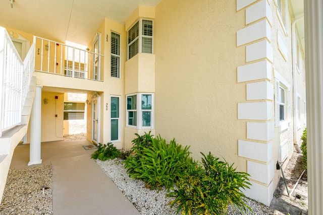 360 Grove Isle Circle, Vero Beach, FL 32962