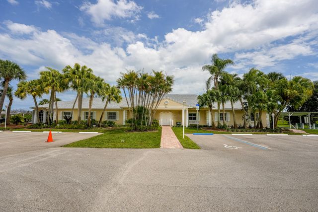 360 Grove Isle Circle, Vero Beach, FL 32962