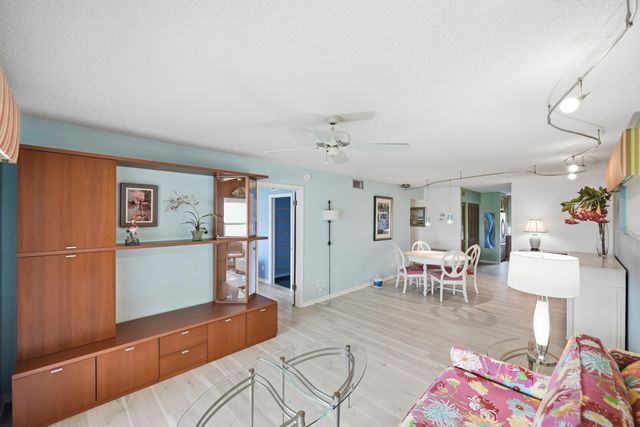 360 Grove Isle Circle, Vero Beach, FL 32962