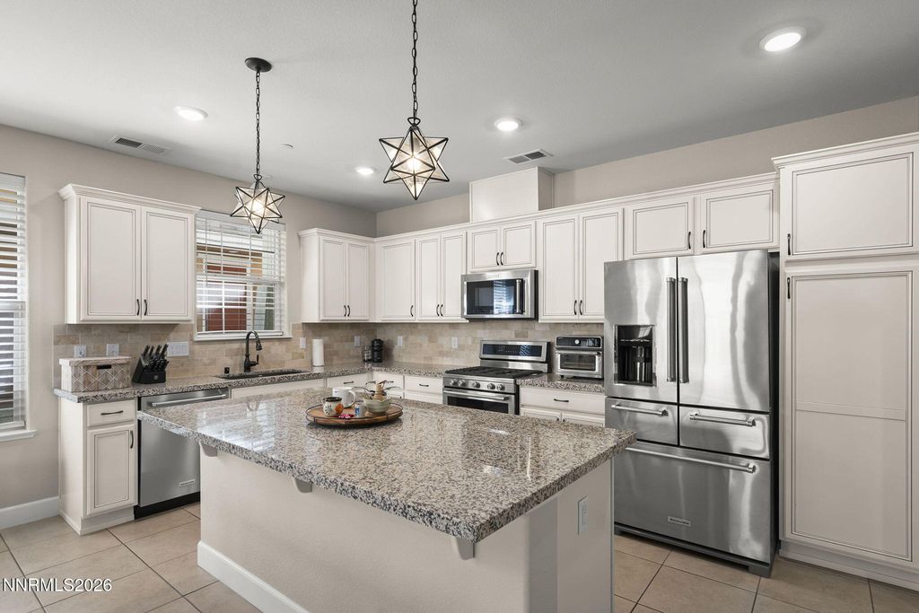 Image 10 of property listing at 1915 Sea Horse Road UNIT B, Reno, NV 89521