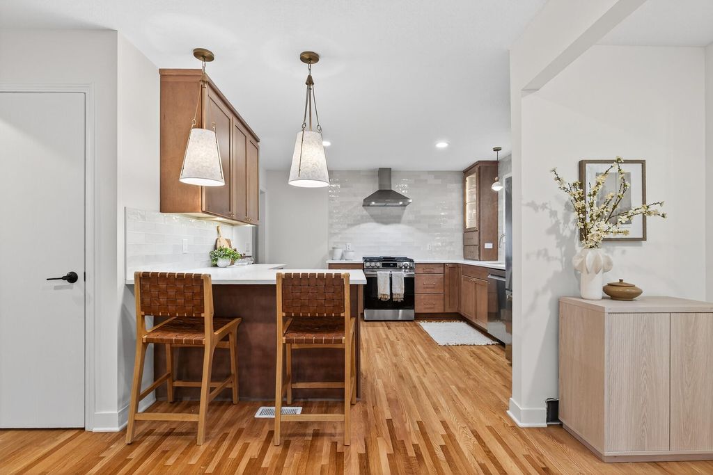 5521 W 42nd Street, Saint Louis Park, MN 55416