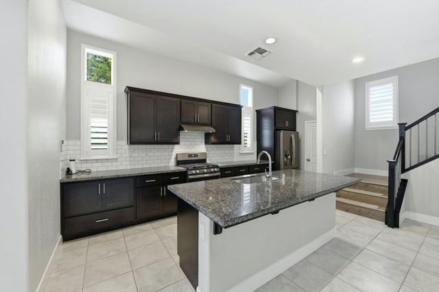 784 Farmhouse Way, Folsom, CA 95630