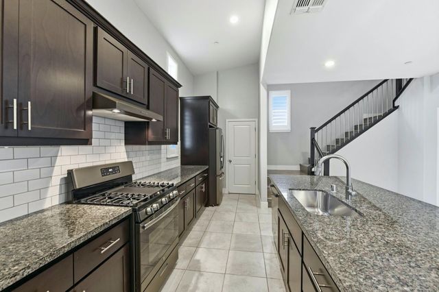 784 Farmhouse Way, Folsom, CA 95630