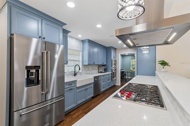 538 OLEANDER WAY S, St Petersburg, FL 33707
