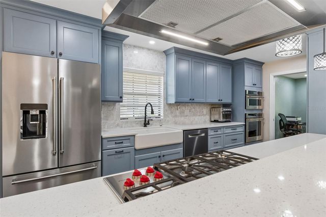 538 OLEANDER WAY S, St Petersburg, FL 33707