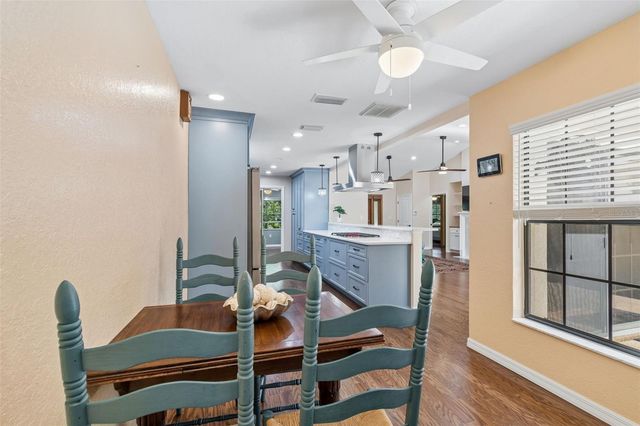 538 OLEANDER WAY S, St Petersburg, FL 33707