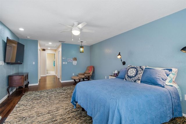 538 OLEANDER WAY S, St Petersburg, FL 33707