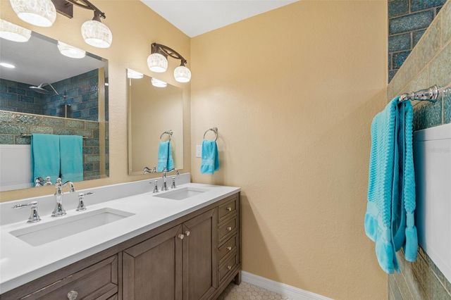 538 OLEANDER WAY S, St Petersburg, FL 33707