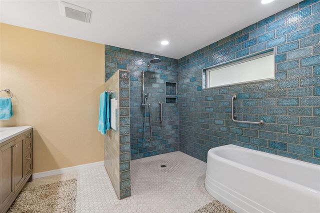 538 OLEANDER WAY S, St Petersburg, FL 33707