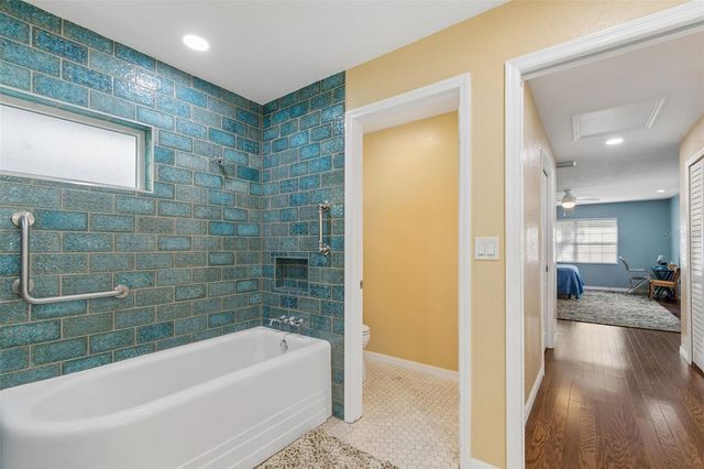 538 OLEANDER WAY S, St Petersburg, FL 33707