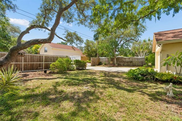 538 OLEANDER WAY S, St Petersburg, FL 33707