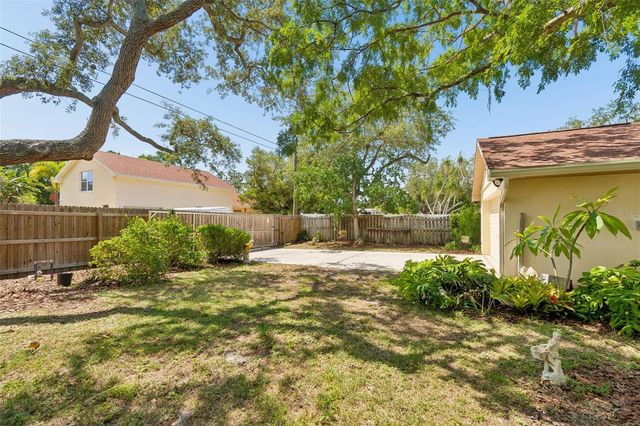 538 OLEANDER WAY S, St Petersburg, FL 33707
