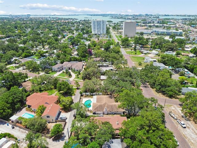 538 OLEANDER WAY S, St Petersburg, FL 33707