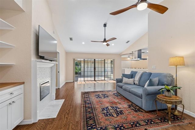 538 OLEANDER WAY S, St Petersburg, FL 33707