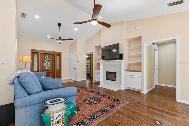 538 OLEANDER WAY S, St Petersburg, FL 33707